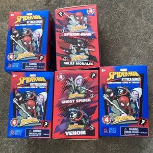 Lot of 5 Mystery Marvel Spider-Man Attack Series Toy Set Spiderman